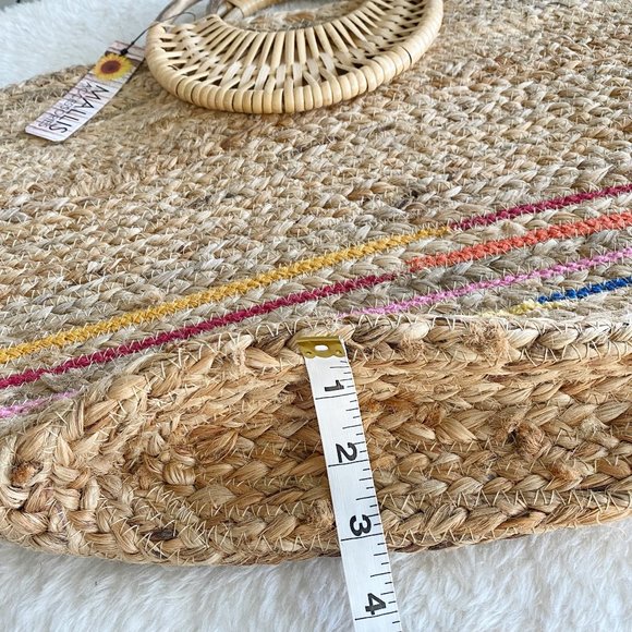 Mallis Women's Straw Tote Bag, Round Wooden Handle, Beach Bag, Color Details - Picture 8 of 8